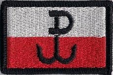 Polska Walcząca flaga Polski ze znakiem PW 55x38 mm naszywka haft rzep