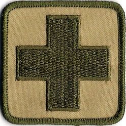 KRZYŻ MEDYCZNY APTECZKA naszywka 60x60 mm piaskowa haft khaki rzep